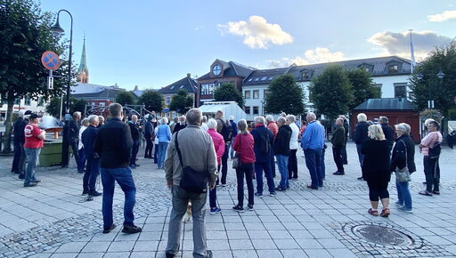 Plassen foran biblioteket har fått navn