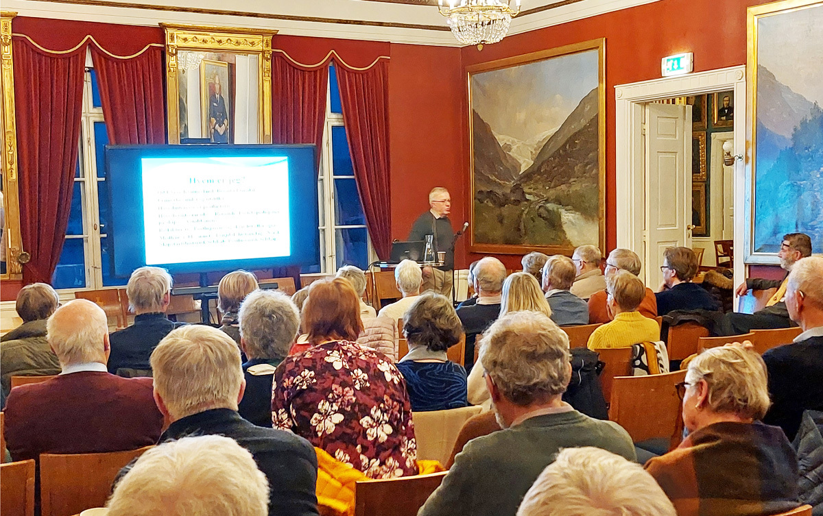 Med båt og bane til Arendal fram til 1935